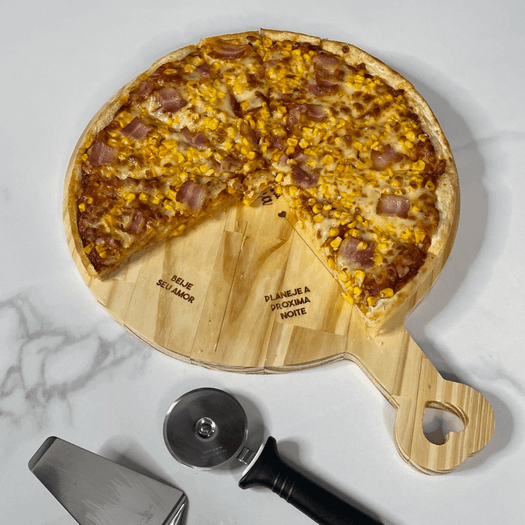 Tábua de Madeira Pinus para Pizza Coração 47cm